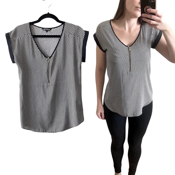 𝅺express Tshirt Blouse size small. EUC - Picture 1 of 9